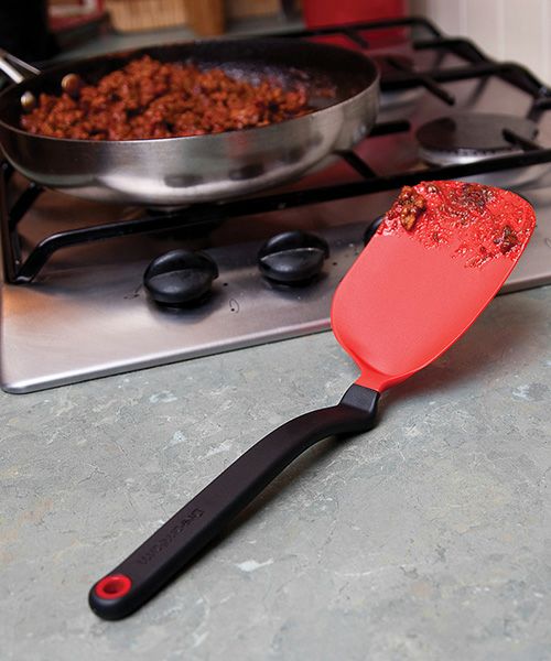 ハンドルのカーブでヘッドが浮き作業台を汚さないDreamfarm Chopula ターナーの直置き機能