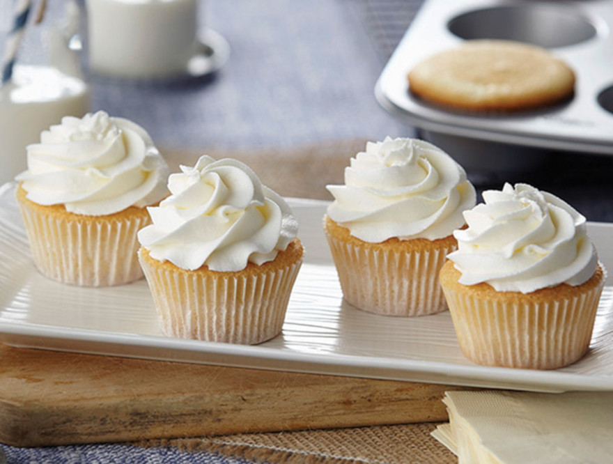 880Creamy Vanilla Custard Cupcakes